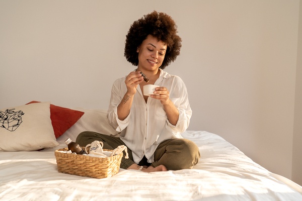 A aromaterapia com óleos essenciais traz muitas vantagens para o autocuidado no inverno!