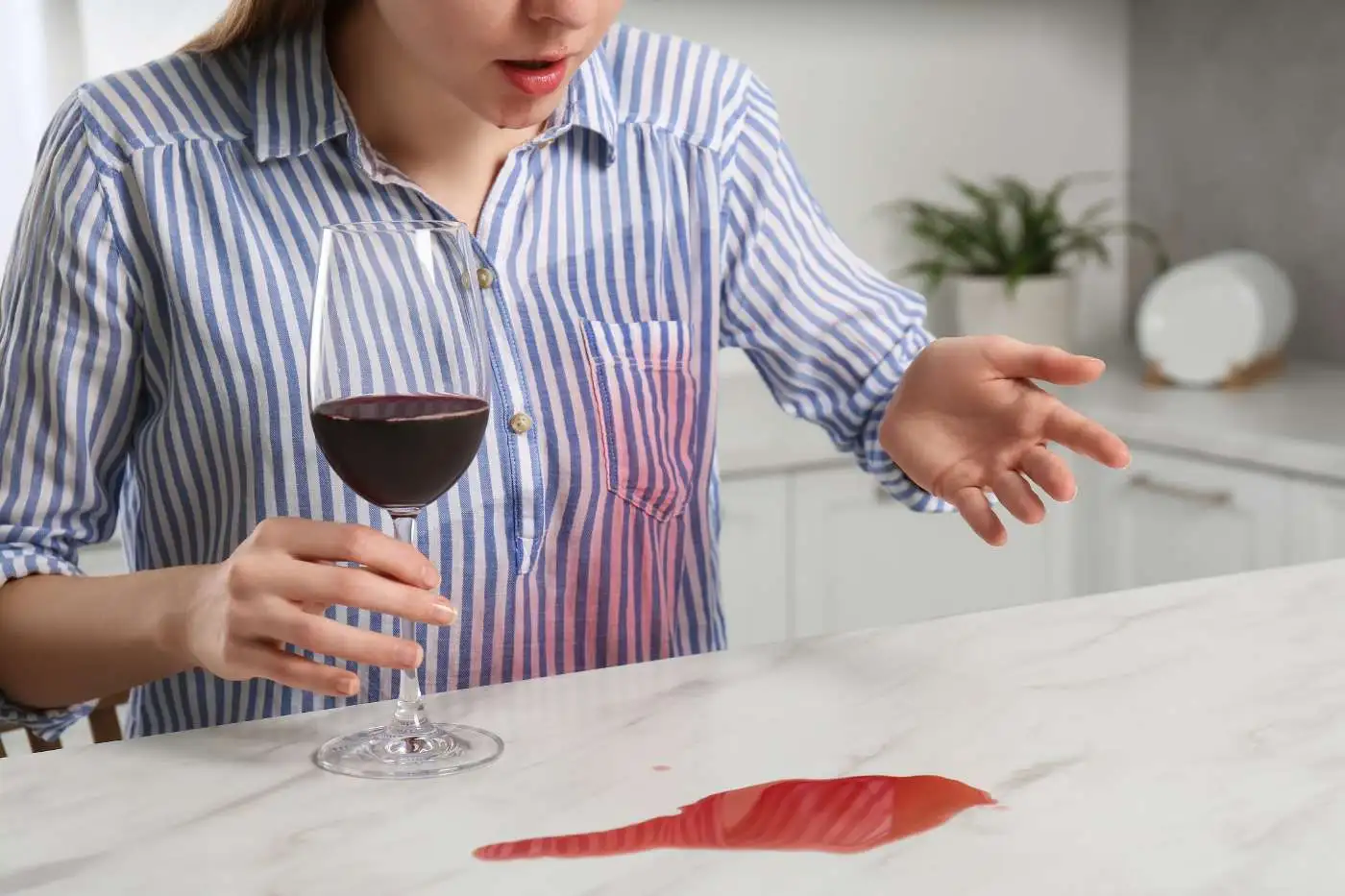como tirar manchas de vinho