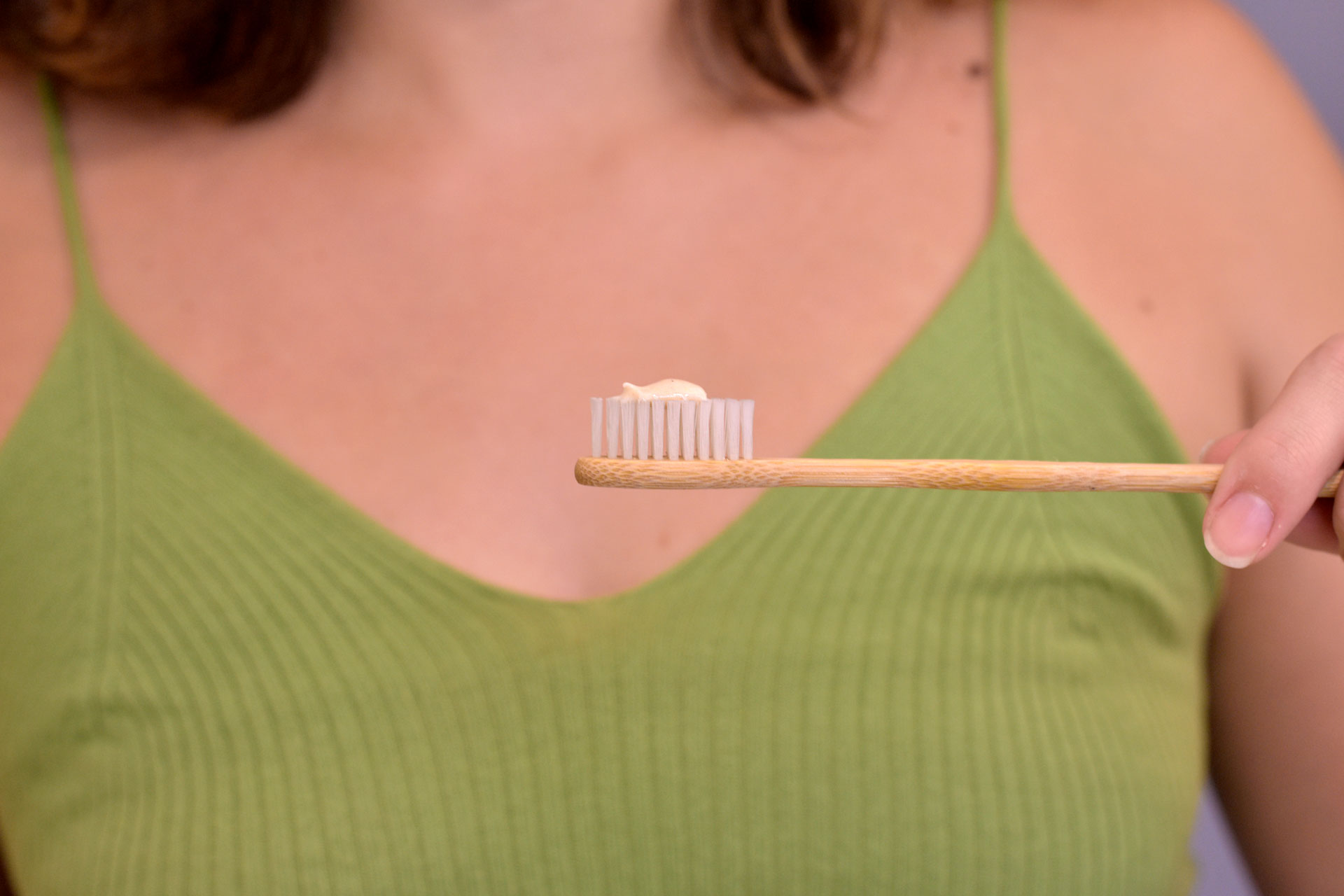 Dentes saudáveis e sem cáries: a pasta de dente sem flúor